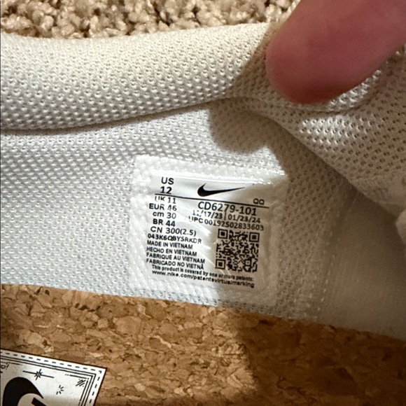 Nike Men's White and Black Sneakers - Picture 5 of 6